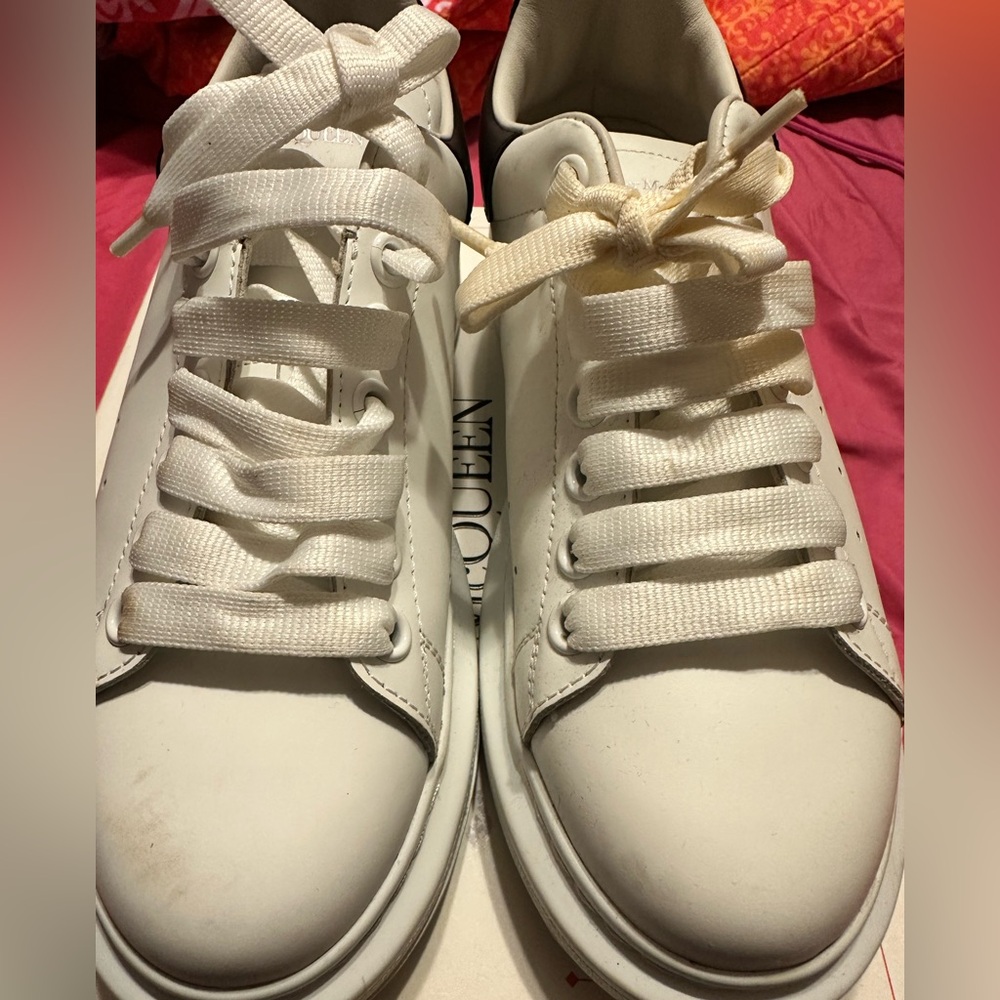 Alexander McQueen red heart! - Picture 2 of 5
